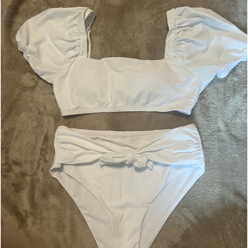 Super cute 2 piece bikini!